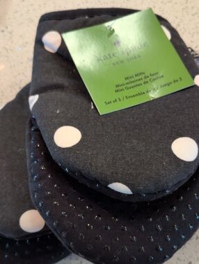 KATE SPADE Black and White Polka Dot Mitts